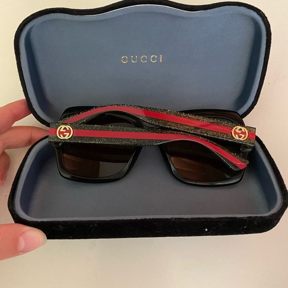 Gucci Accessories - NEVER WORN Gucci Sunglasses
